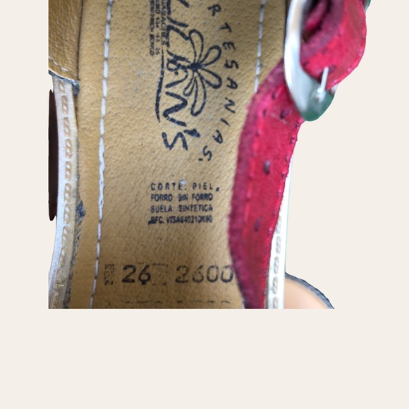 Womens leather Sandals Close Toe 9.5M Buckle Ditsy Floral Great Condition - Picture 4 of 7